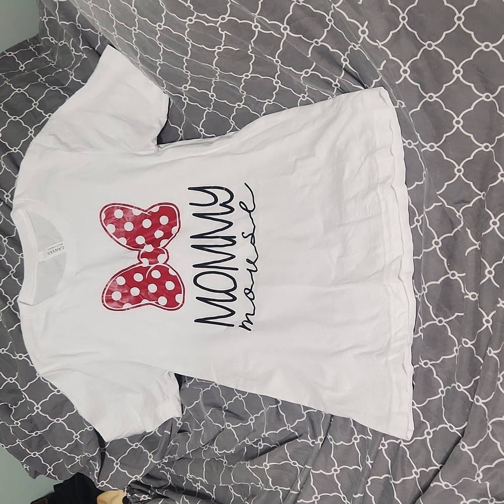 Adorable Mini mouse Mommy T.